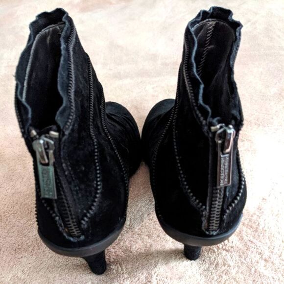 Kenneth Cole Reaction Black Suede Ankle Bootie with Back Zipper 3" Heel - Picture 6 of 10
